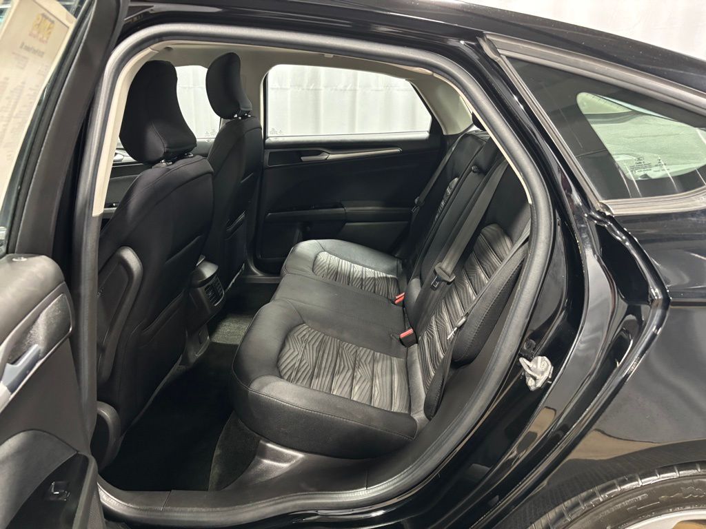 Vehicle image 11 of 28