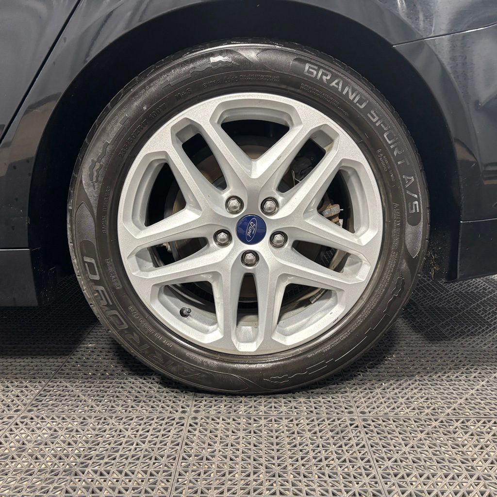 Vehicle image 9 of 28