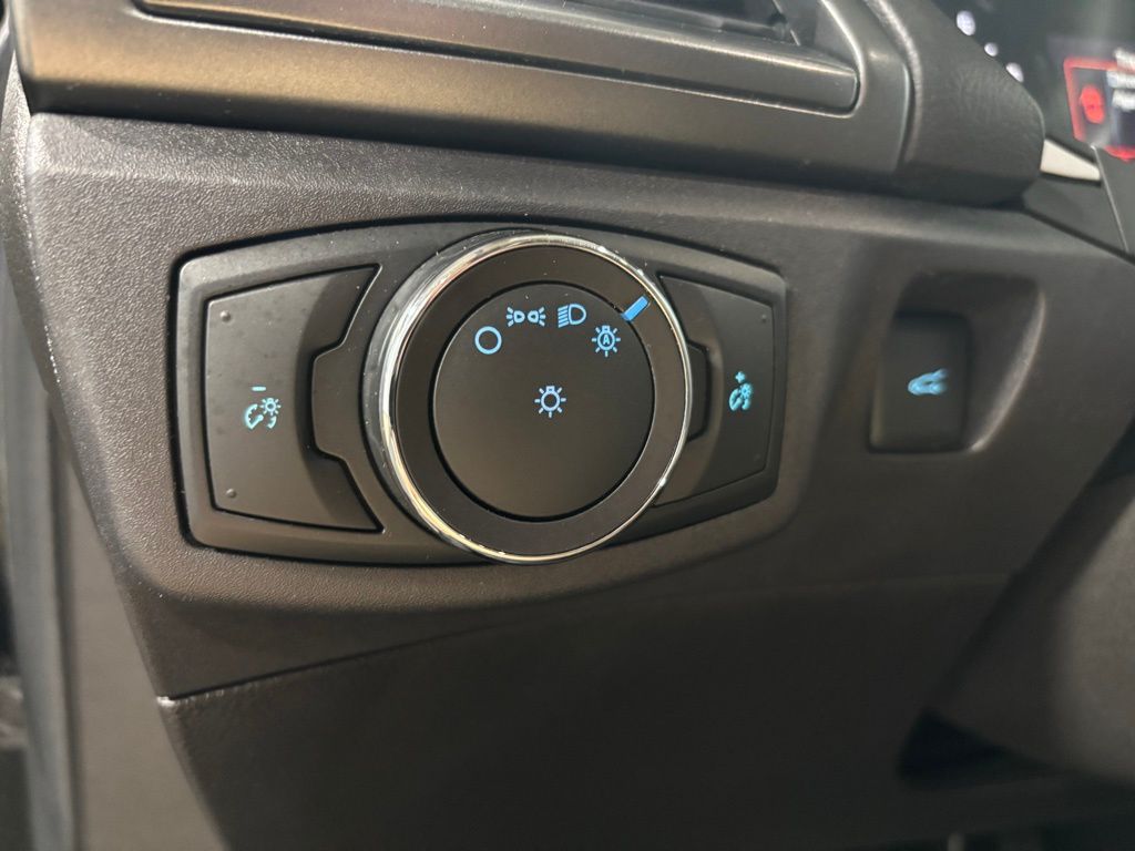Vehicle image 24 of 28
