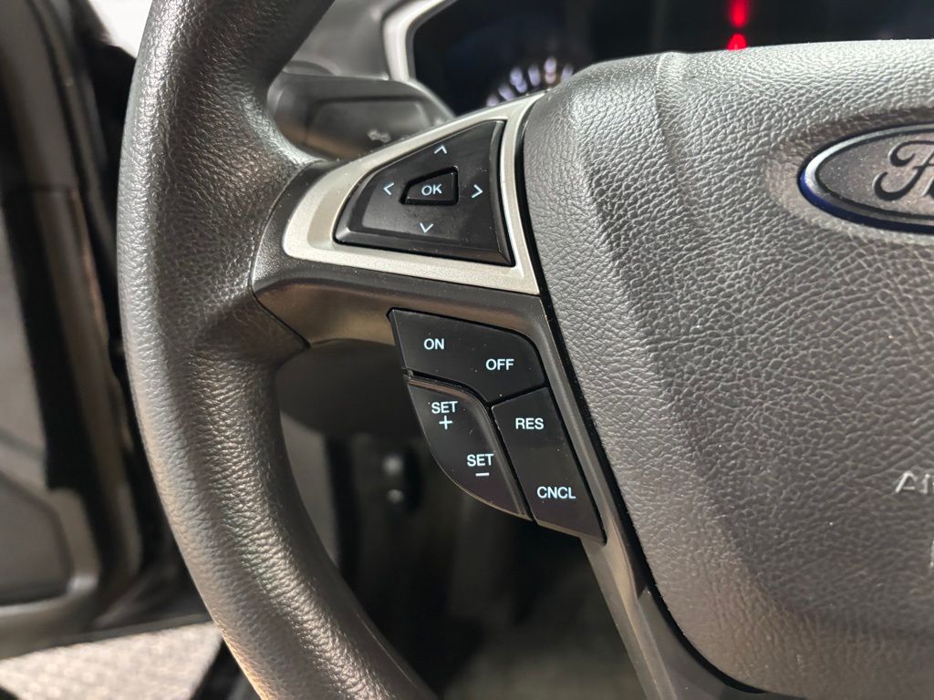 Vehicle image 17 of 28