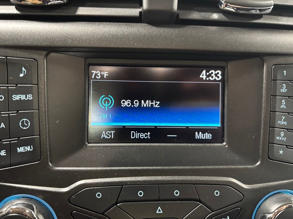 Vehicle image 21 of 28