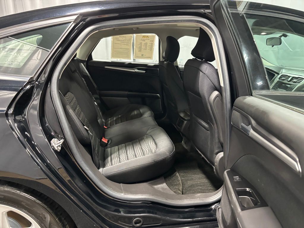 Vehicle image 12 of 28