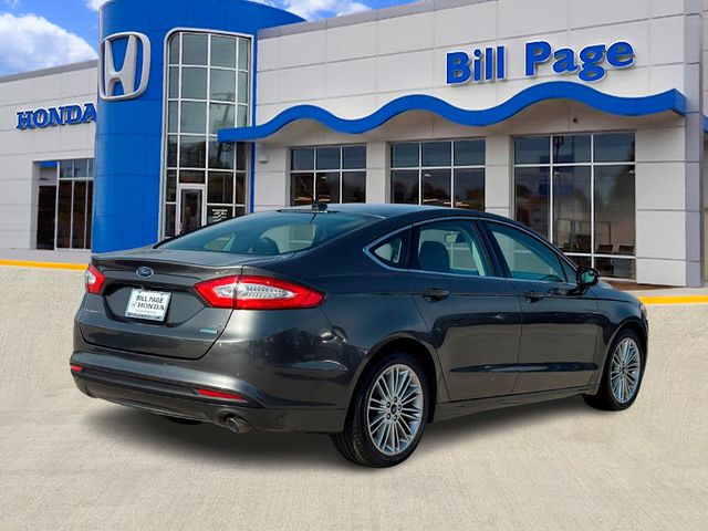 2016 Ford Fusion SE Image 3 of 28