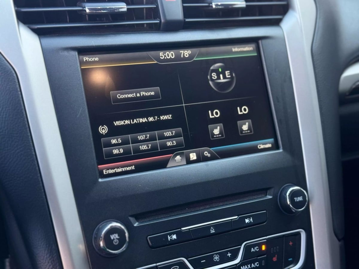 Vehicle image 25 of 45