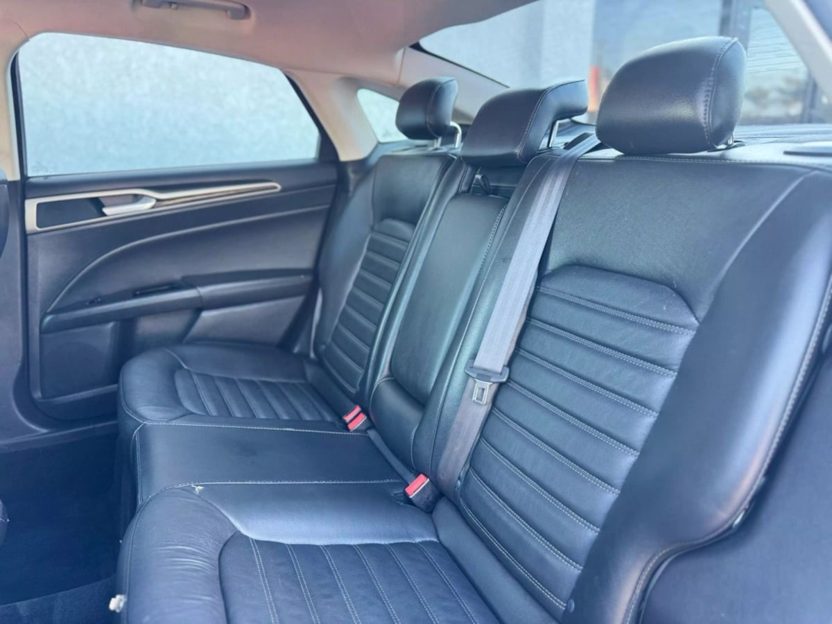 Vehicle image 21 of 45