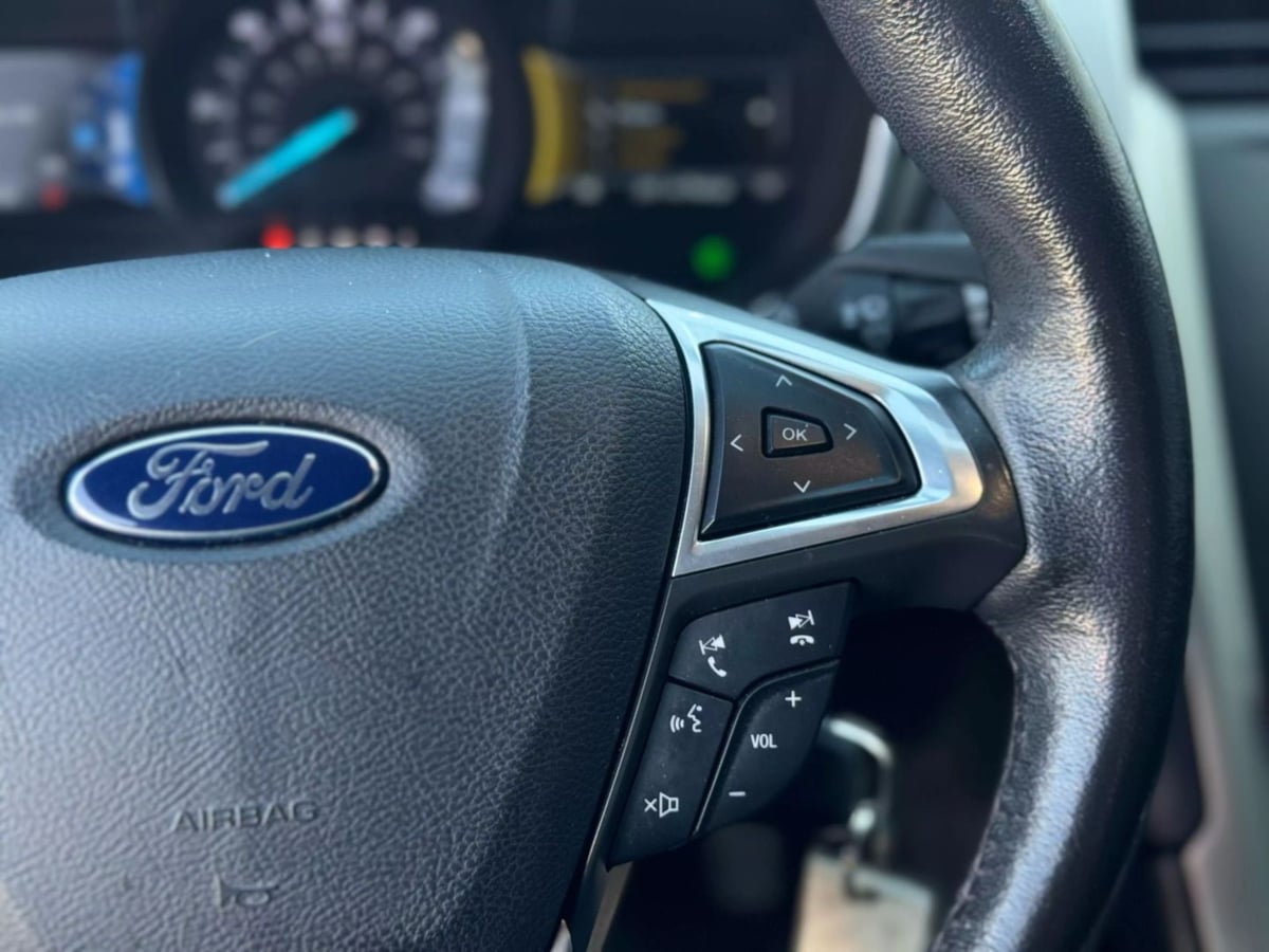 Vehicle image 29 of 45