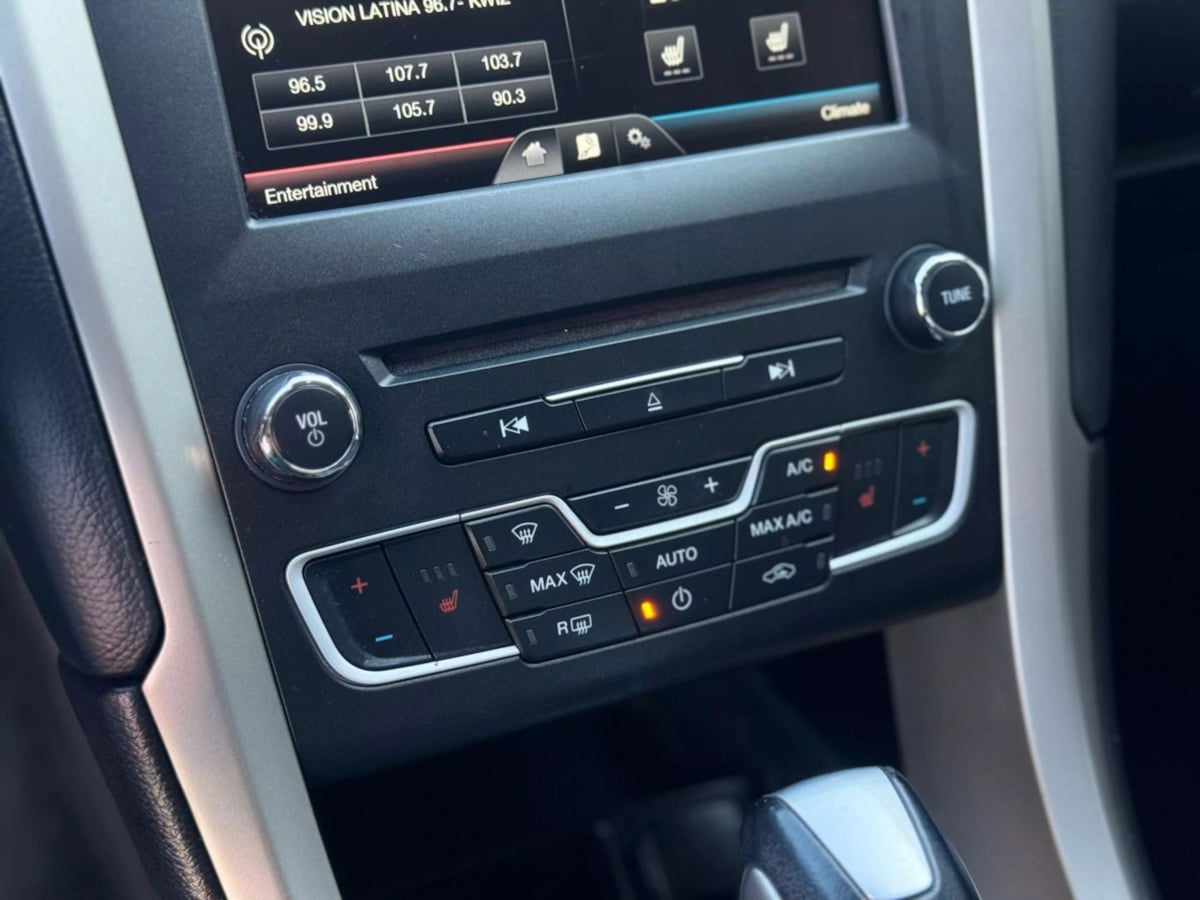 Vehicle image 24 of 45