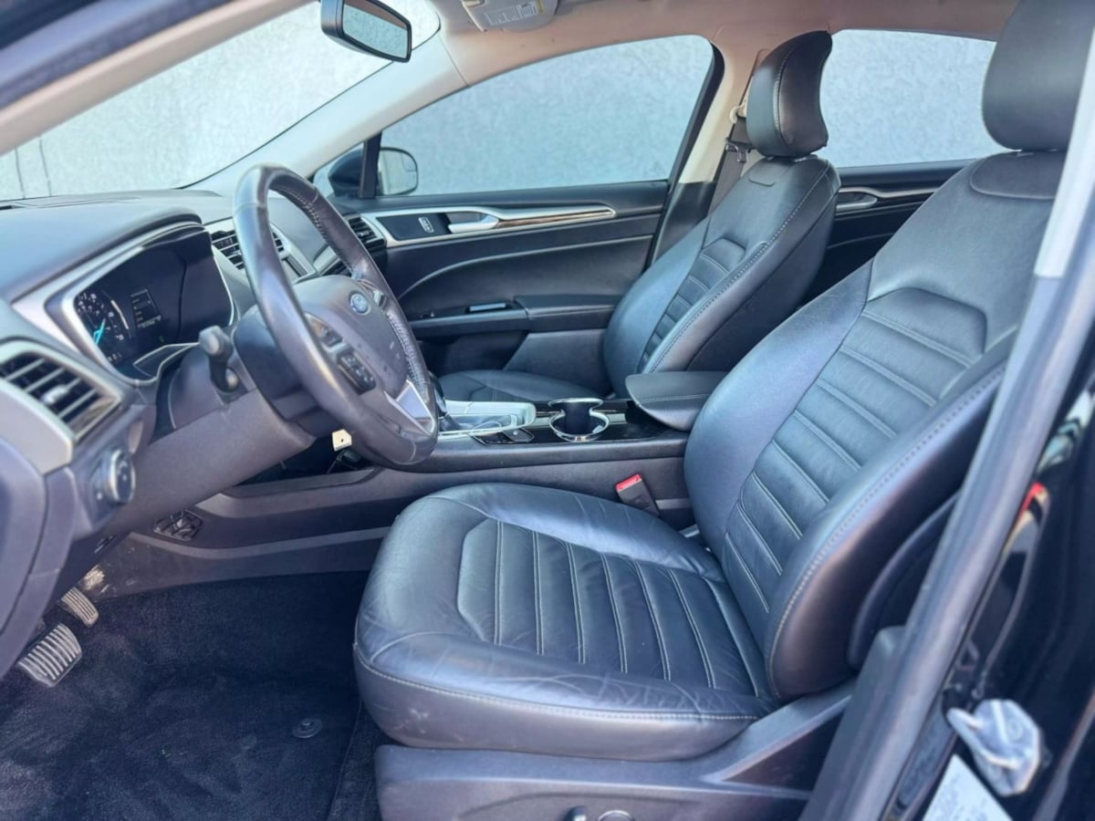 Vehicle image 17 of 45