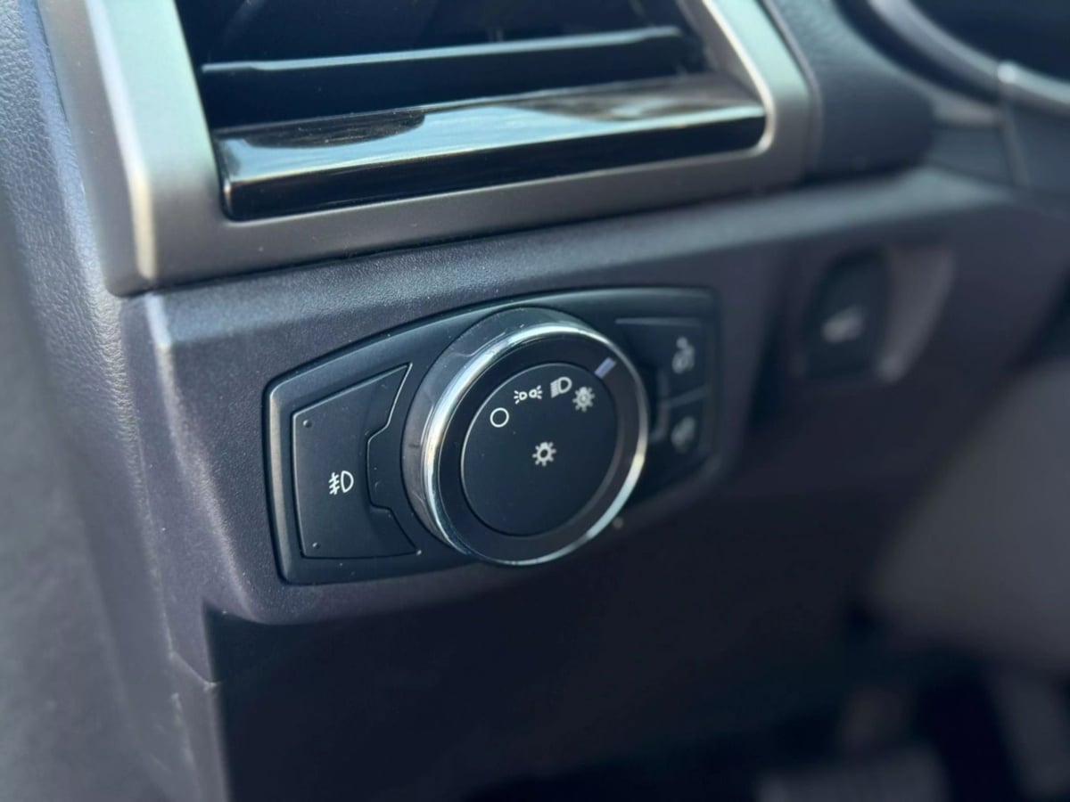 Vehicle image 31 of 45