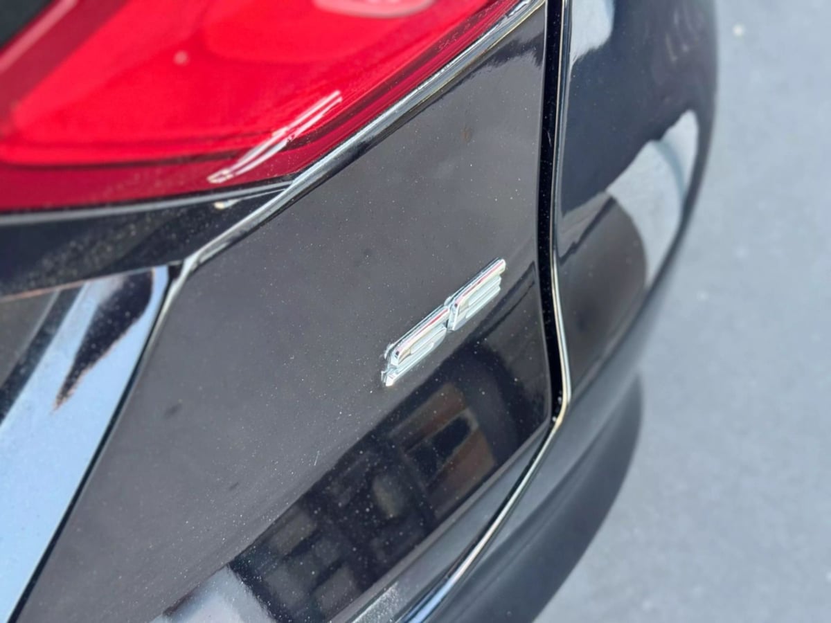 Vehicle image 15 of 45