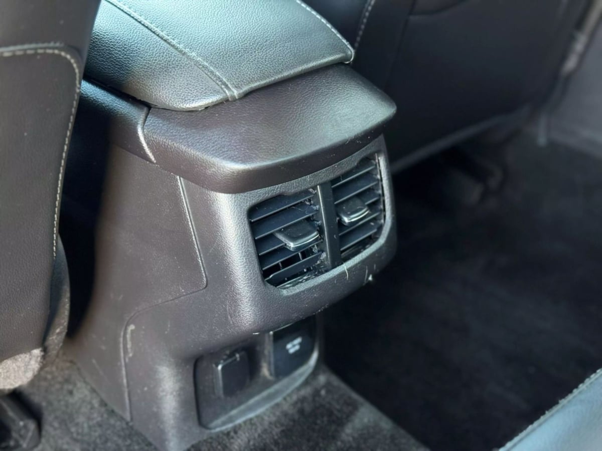 Vehicle image 20 of 45