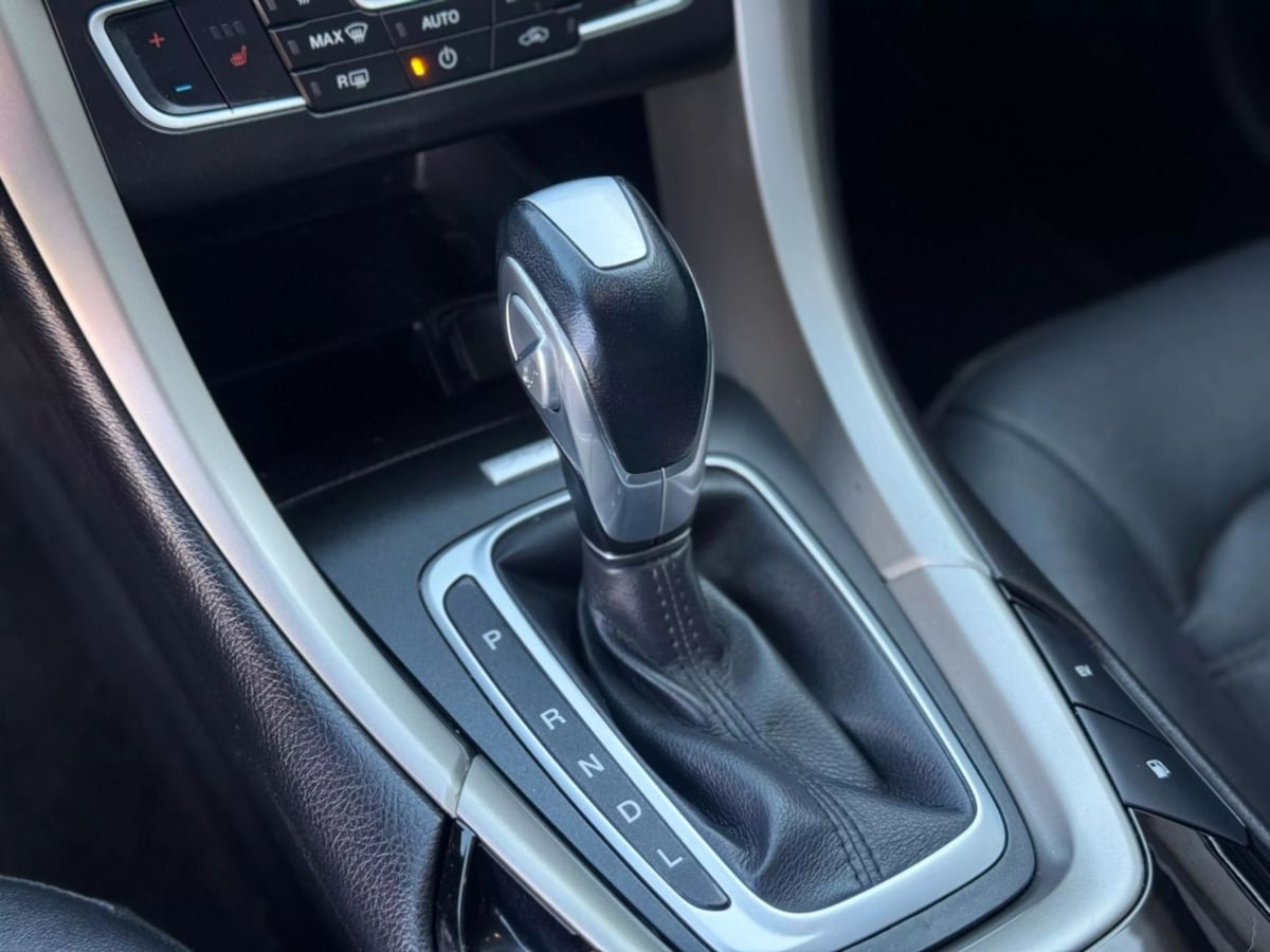 Vehicle image 23 of 45