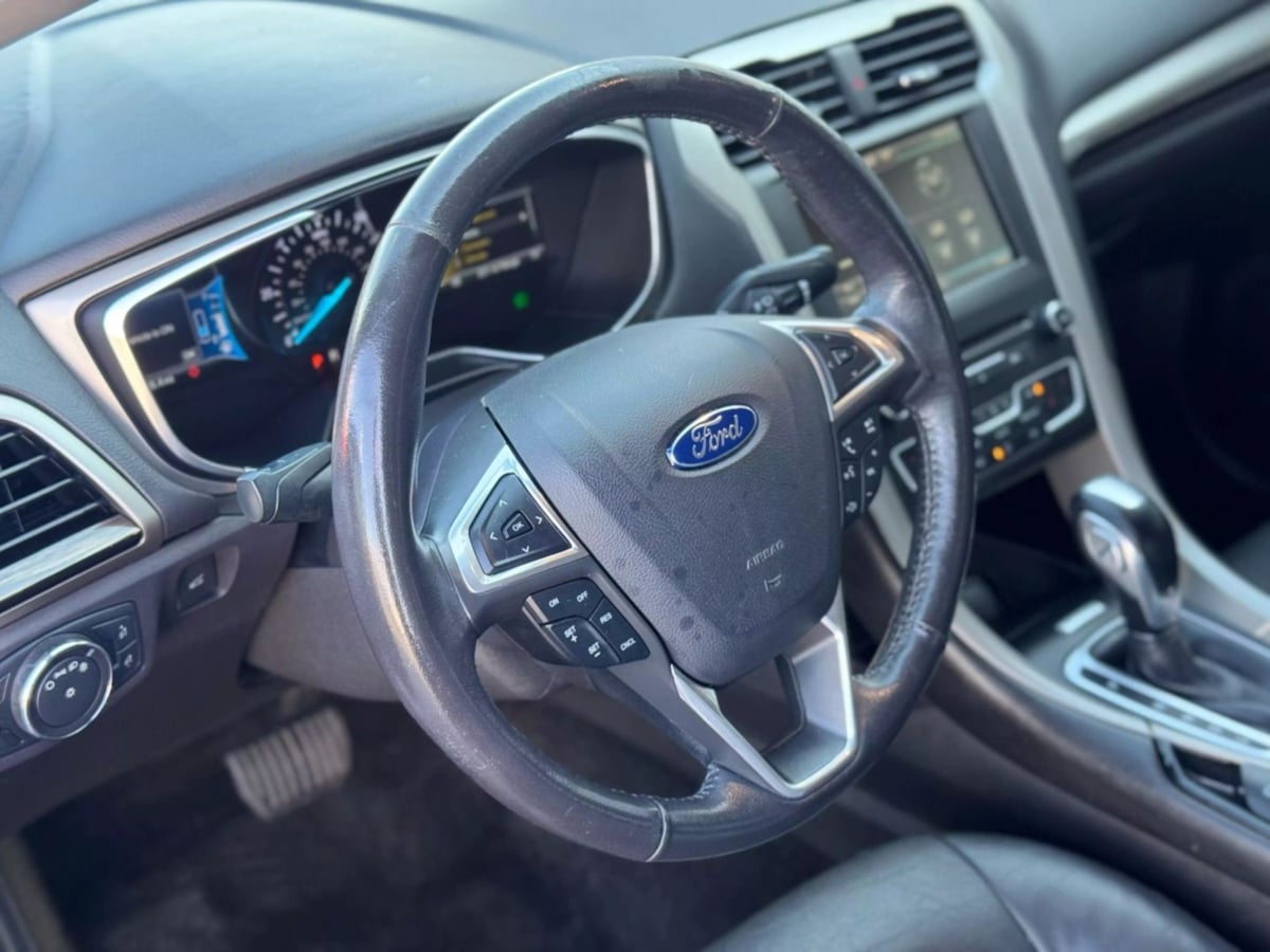 Vehicle image 22 of 45