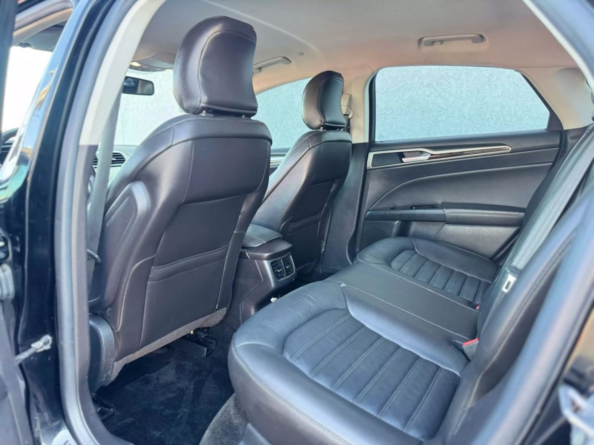 Vehicle image 19 of 45