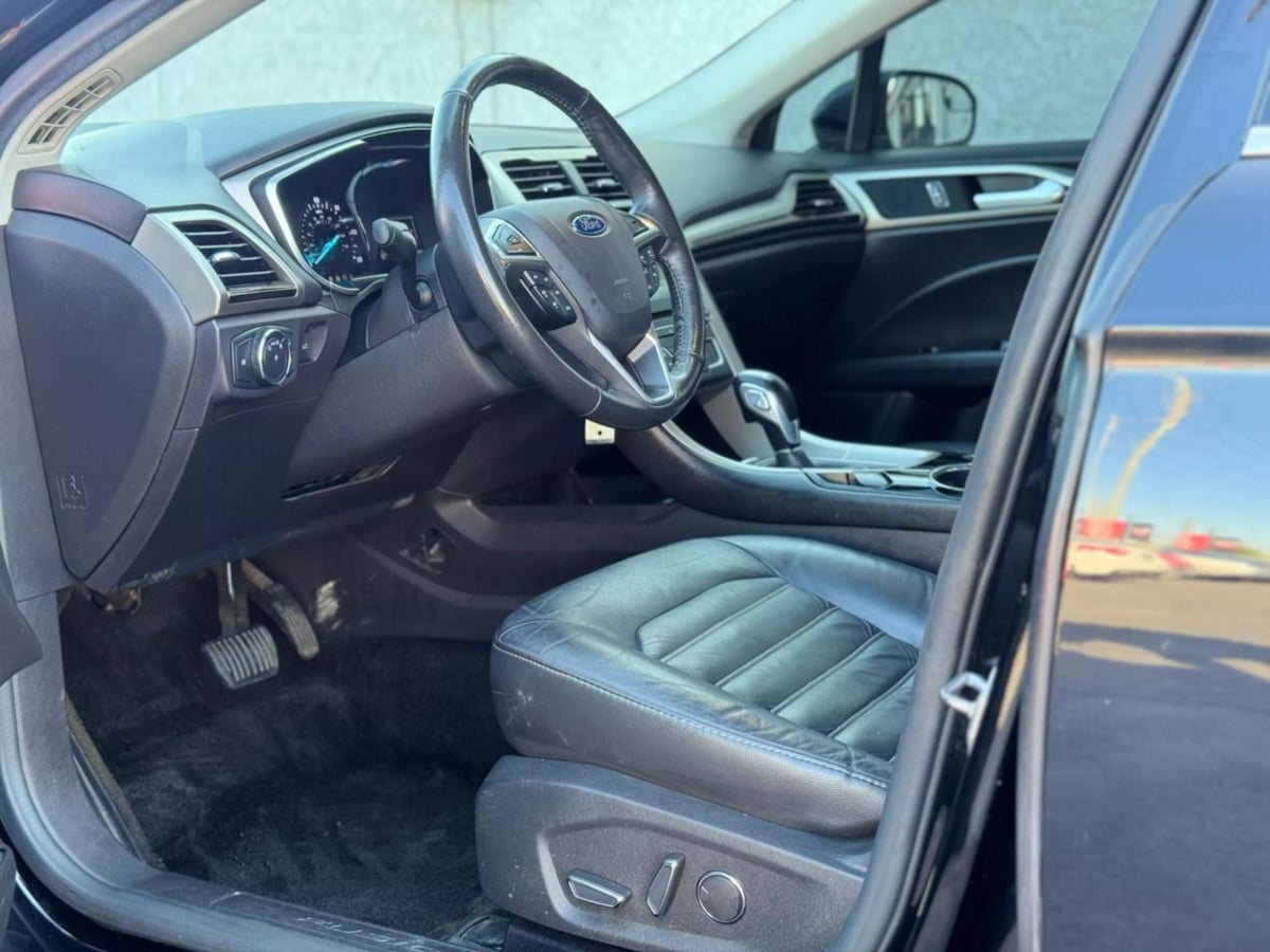 Vehicle image 16 of 45
