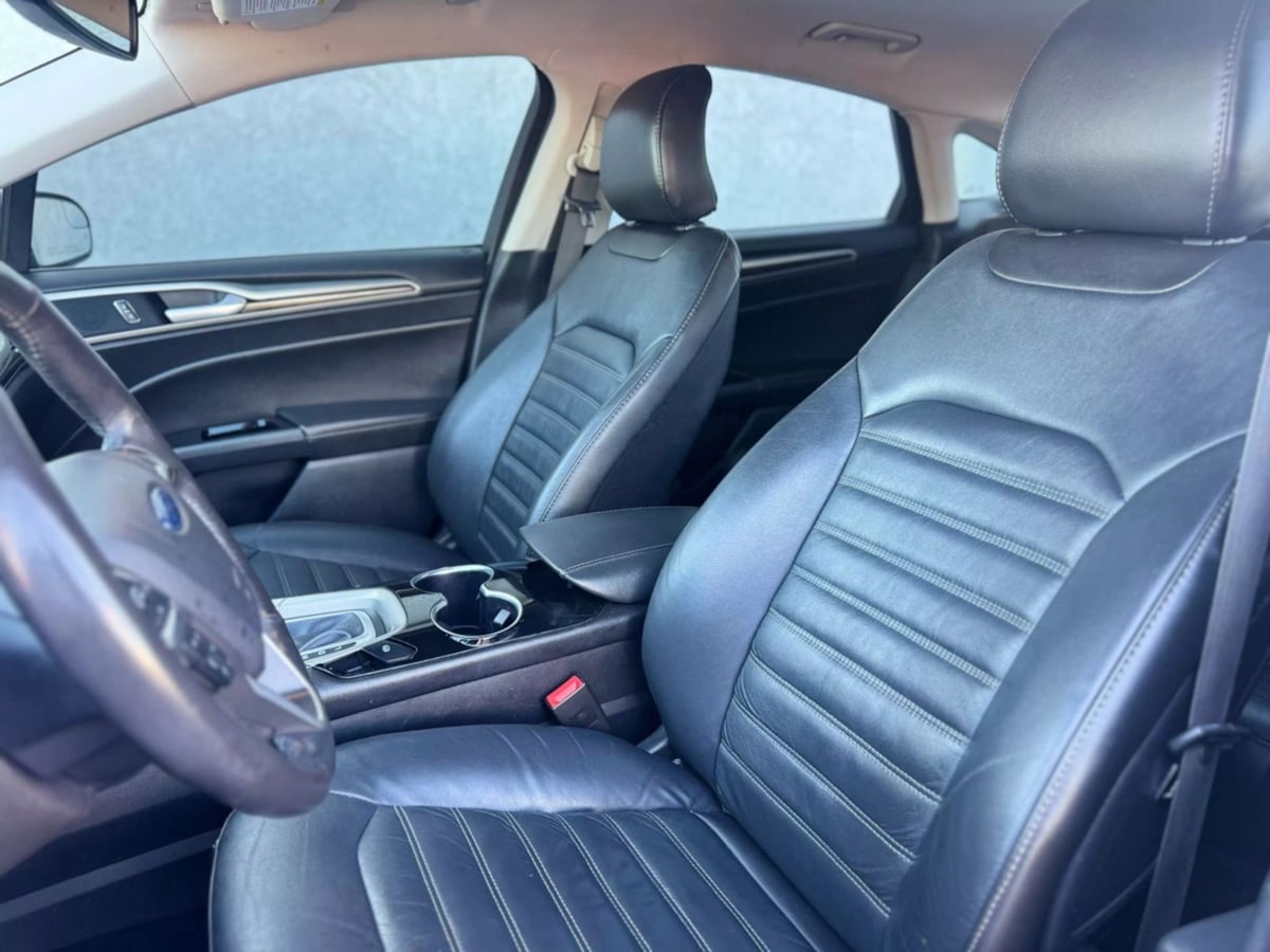 Vehicle image 18 of 45