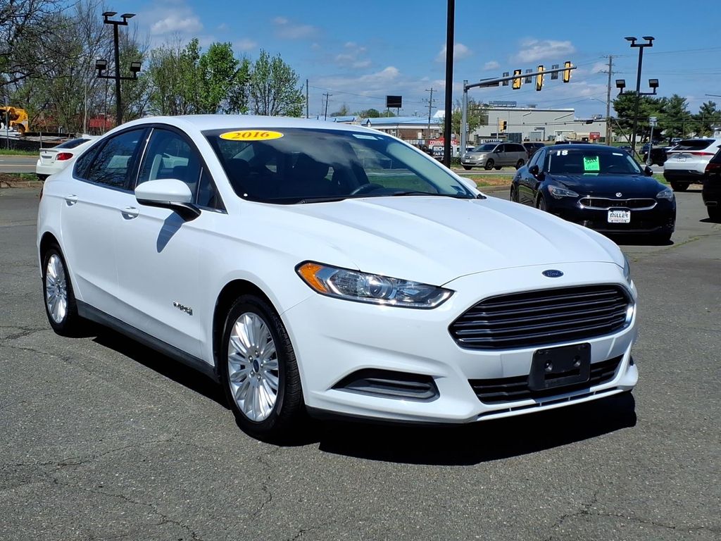 2016 Ford Fusion Hybrid S Image 2 of 18