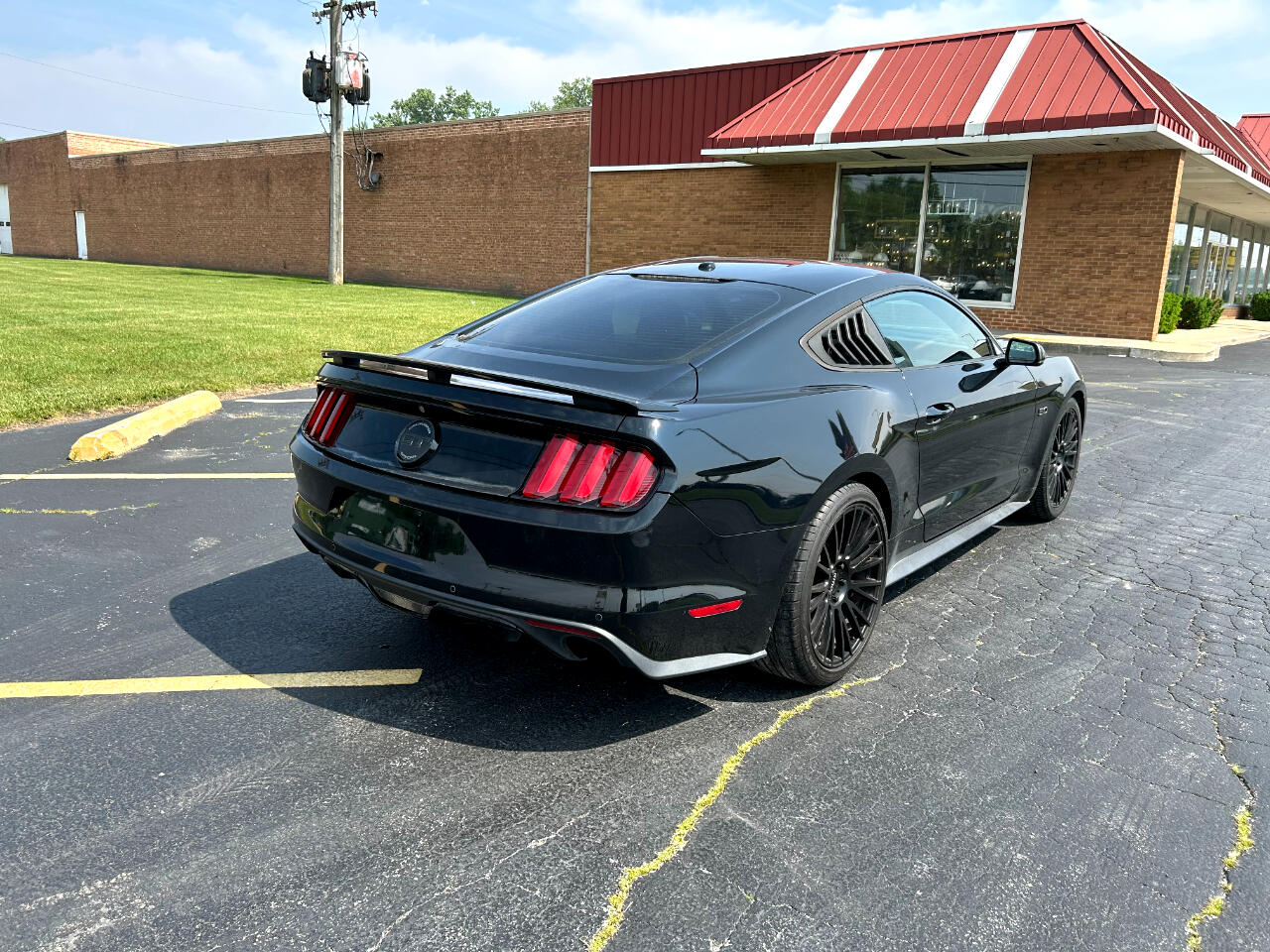 2016 Ford Mustang Image 4 of 11