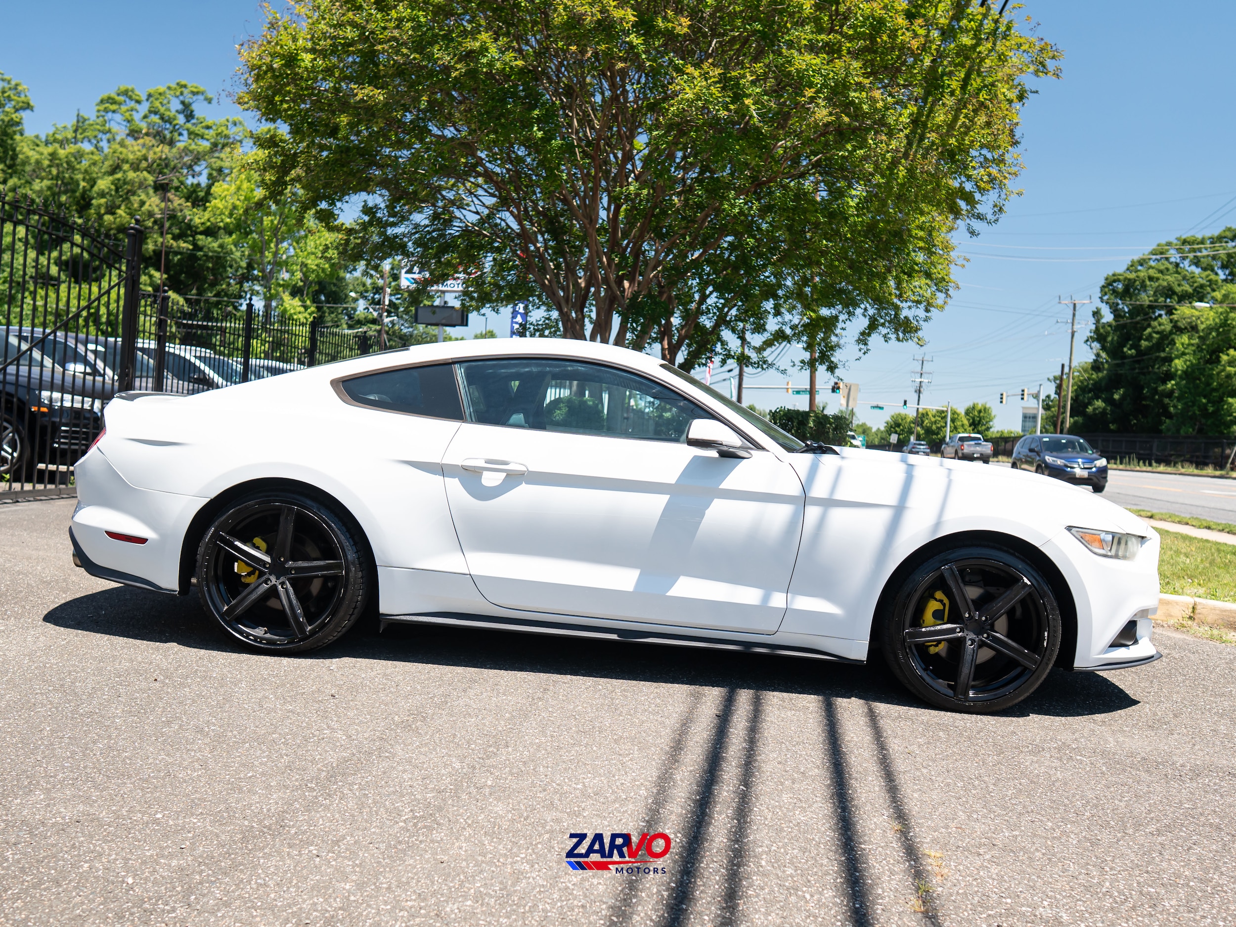 2016 Ford Mustang EcoBoost Image 3 of 41