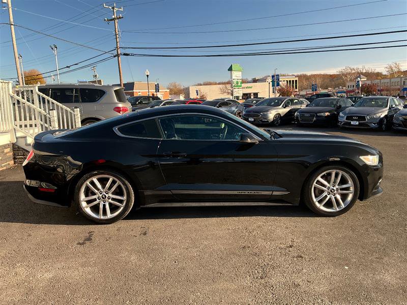 2016 Ford Mustang EcoBoost Image 4 of 35