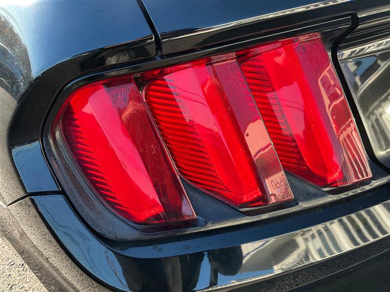 2016 Ford Mustang EcoBoost Image 33 of 35