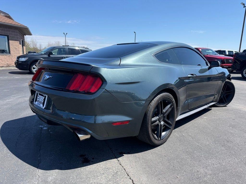 2016 Ford Mustang Image 3 of 27