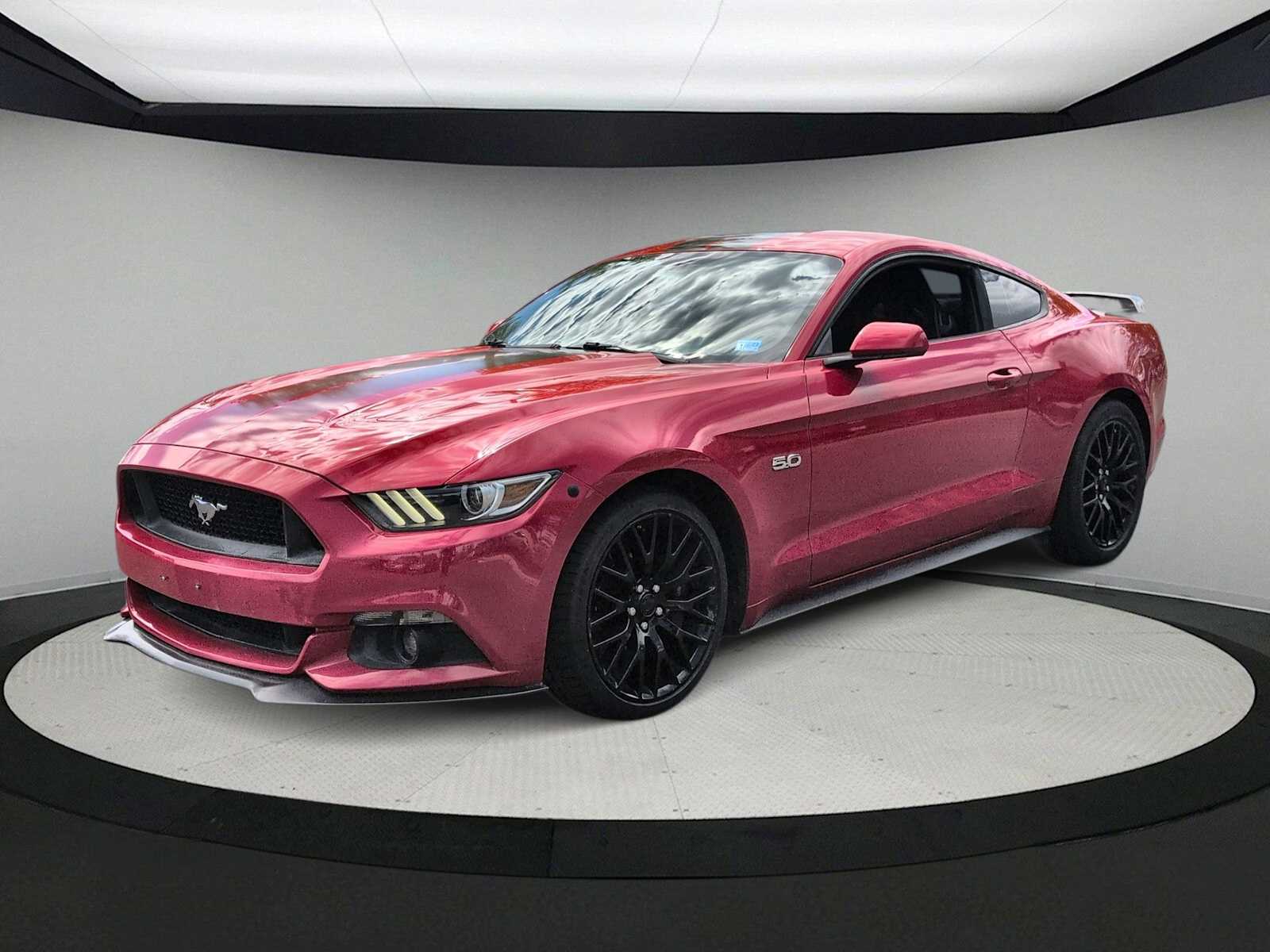 2016 Ford Mustang GT Image 2 of 32