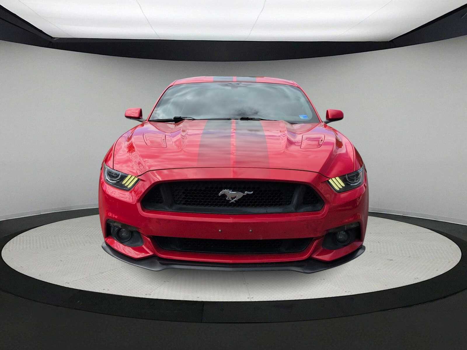 2016 Ford Mustang GT Image 3 of 32