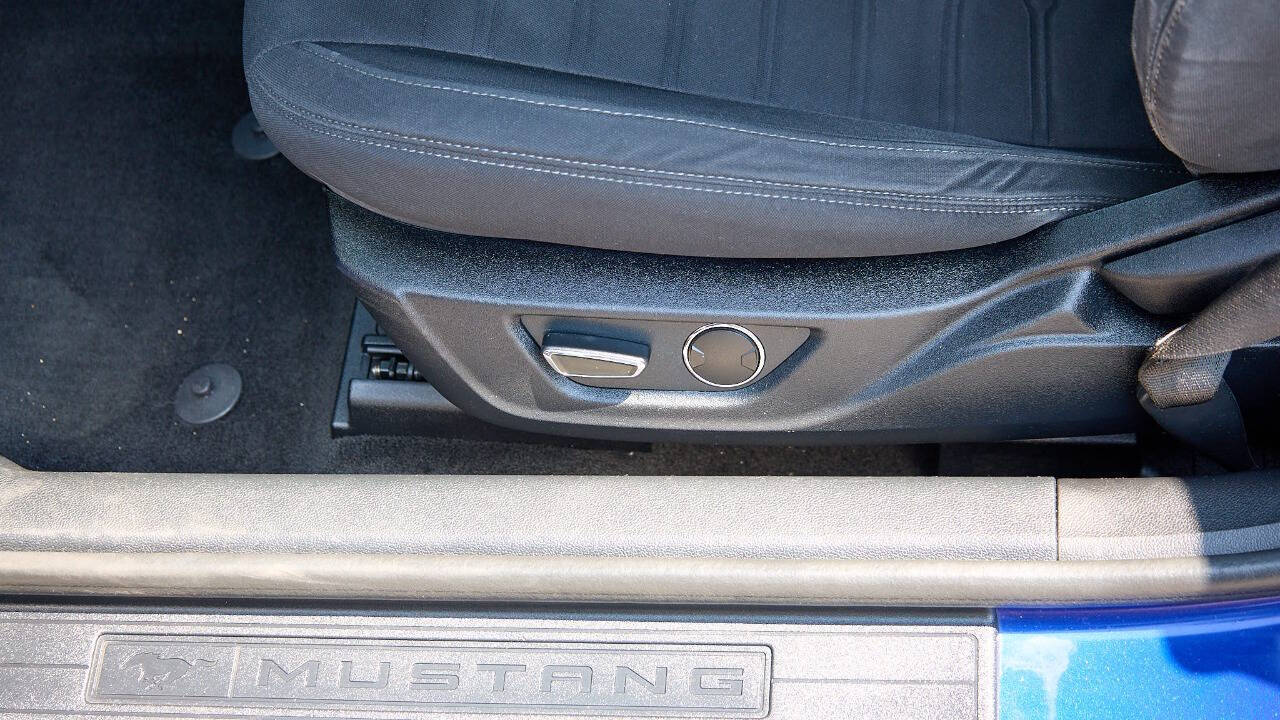 Vehicle image 24 of 26