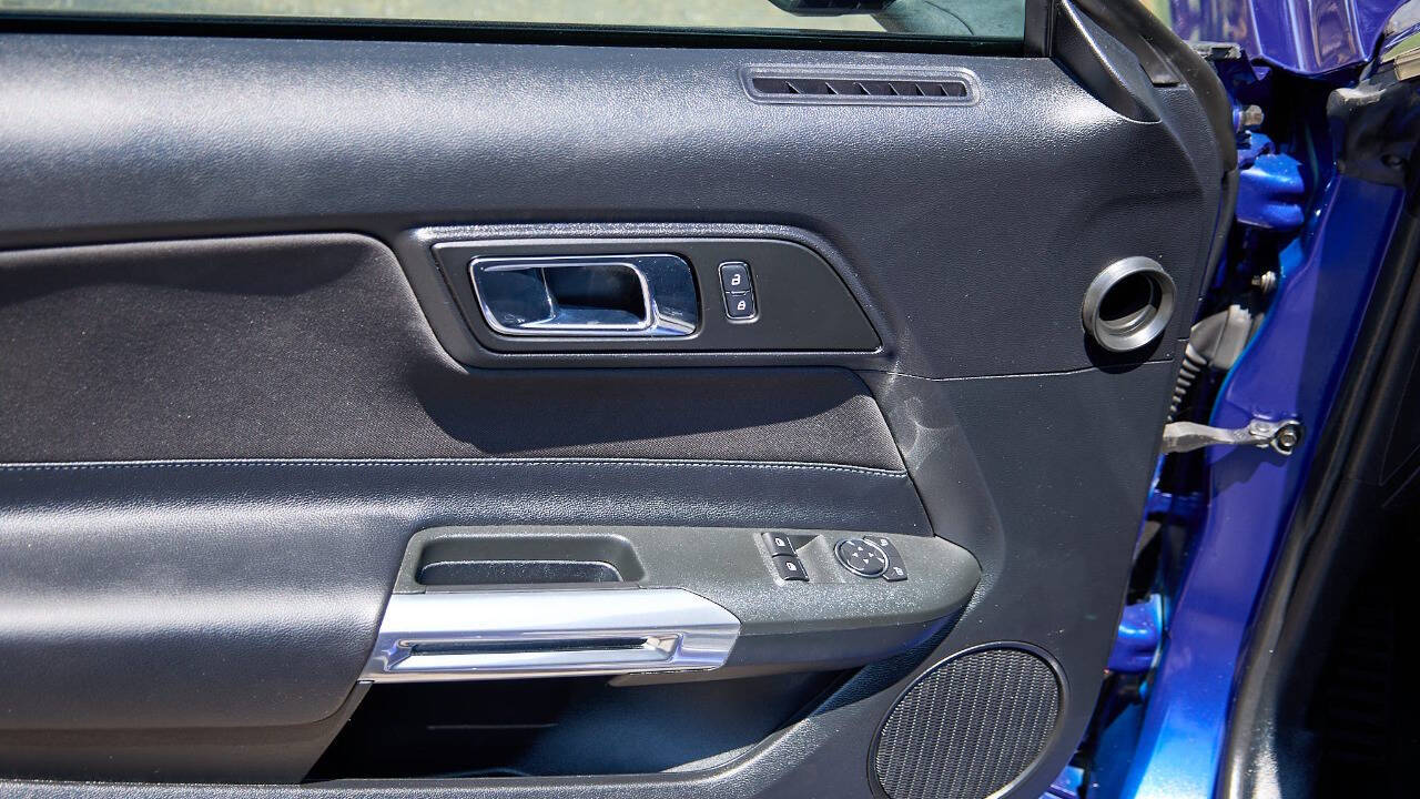 Vehicle image 22 of 26