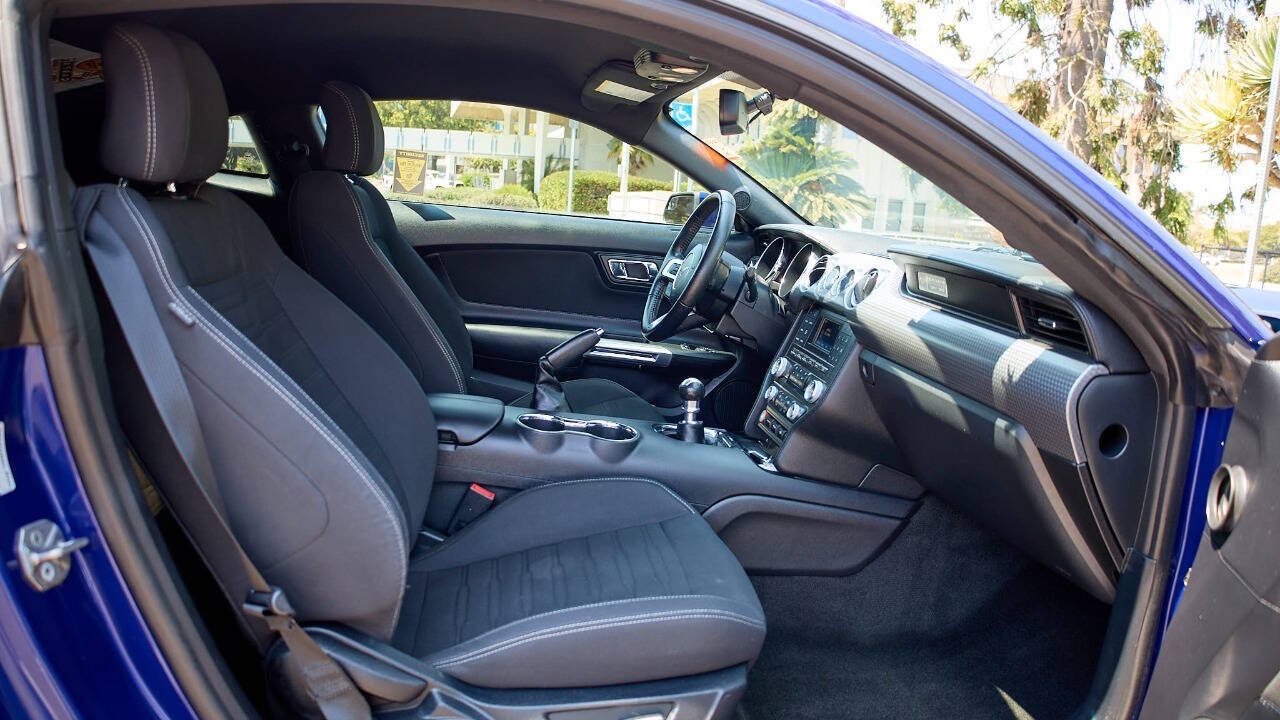 Vehicle image 14 of 26