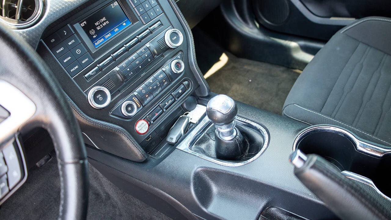 Vehicle image 21 of 26
