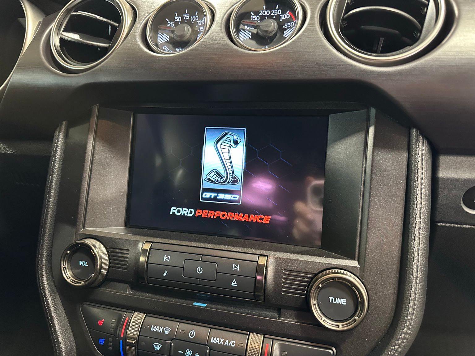 2016 Ford Mustang Shelby GT350 Image 27 of 43