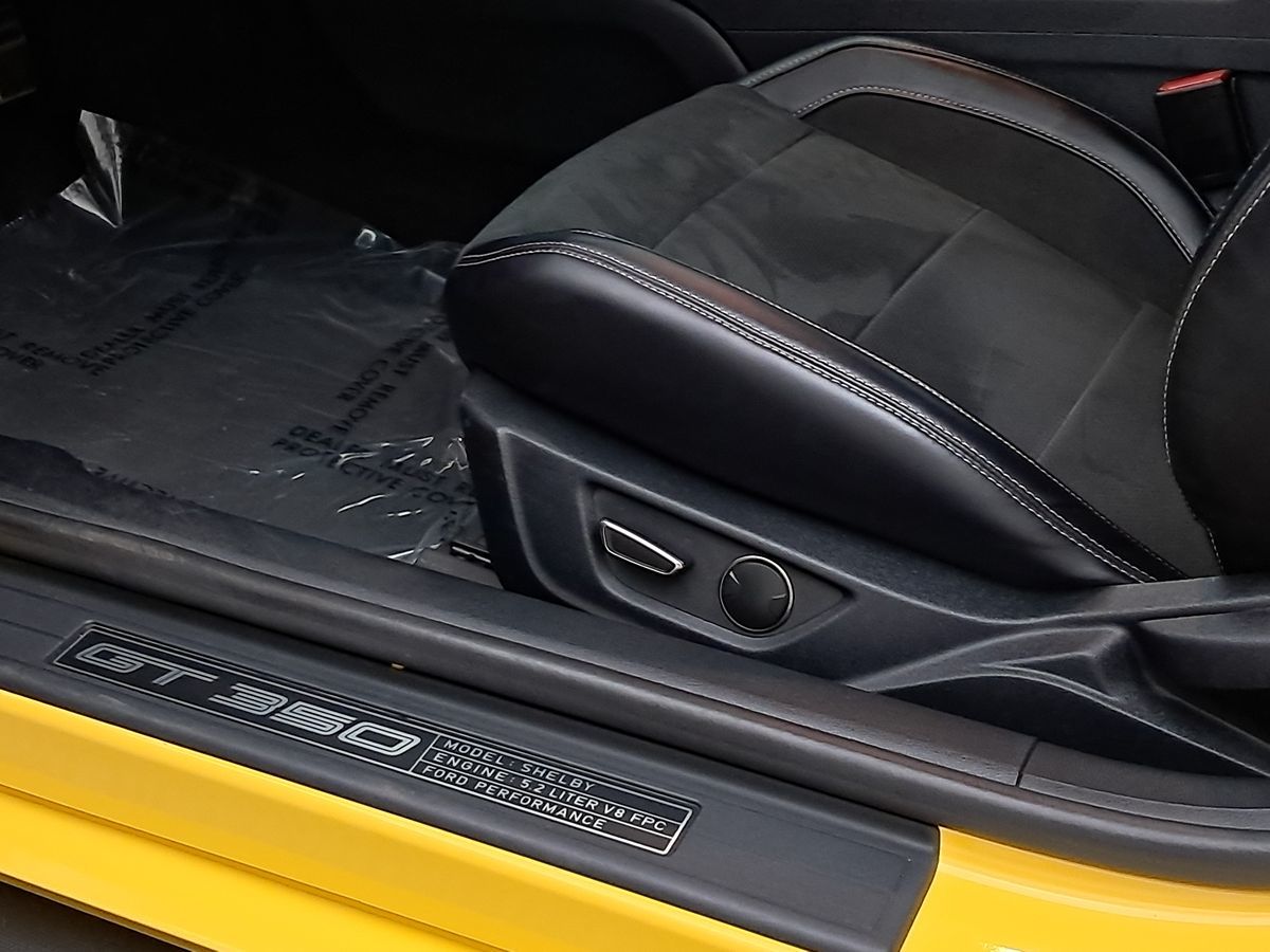 2016 Ford Mustang Shelby GT350 Image 33 of 46