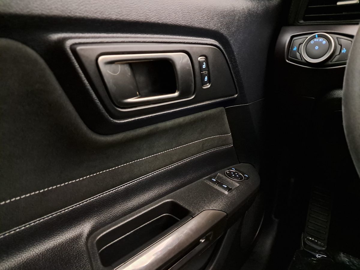 2016 Ford Mustang Shelby GT350 Image 37 of 46