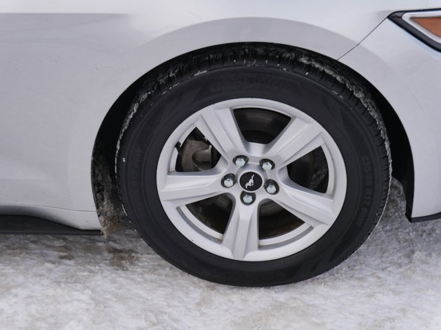 2016 Ford Mustang V6 Image 9 of 31