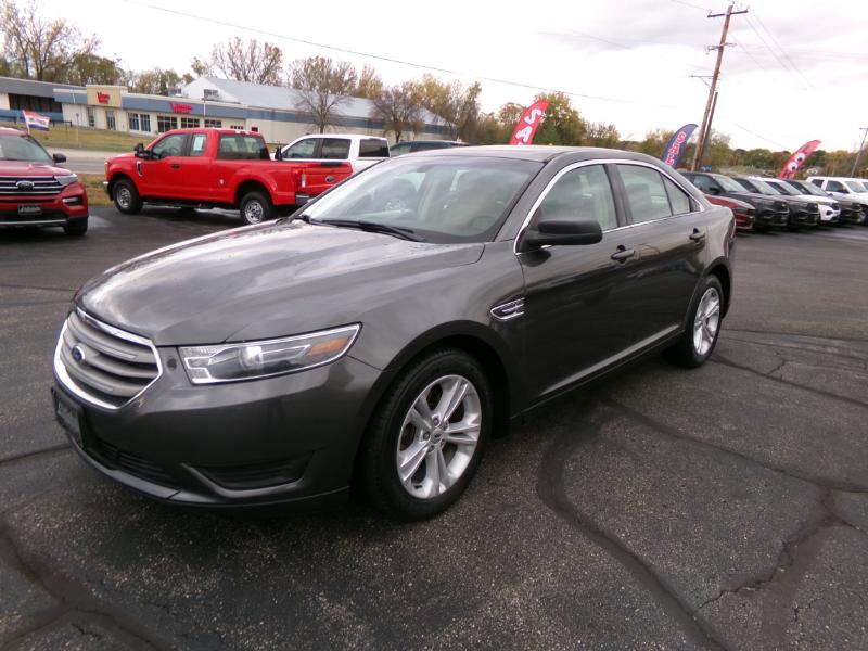 2016 Ford Taurus SE Image 1 of 39