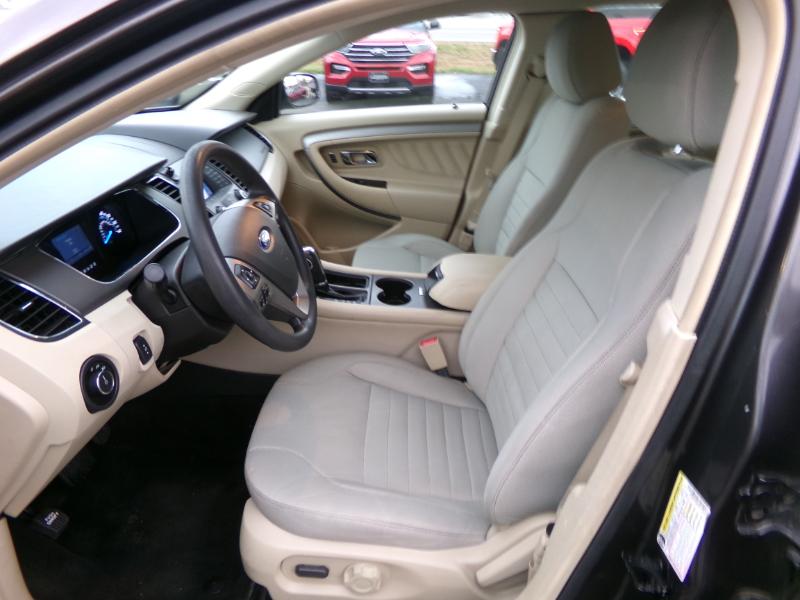 2016 Ford Taurus SE Image 17 of 39