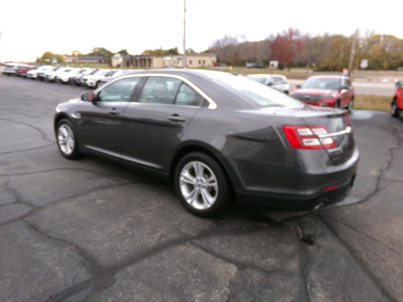 2016 Ford Taurus SE Image 8 of 39