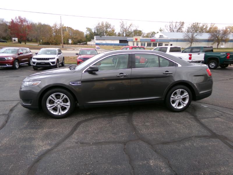 2016 Ford Taurus SE Image 3 of 39