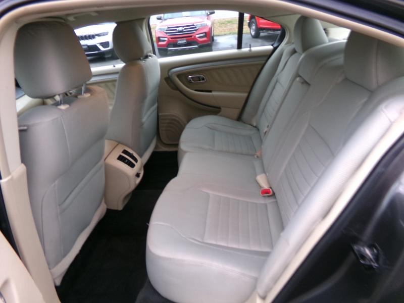 2016 Ford Taurus SE Image 14 of 39