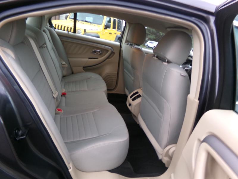 2016 Ford Taurus SE Image 12 of 39