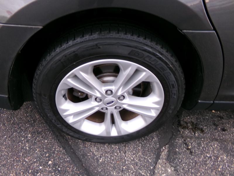 2016 Ford Taurus SE Image 10 of 39