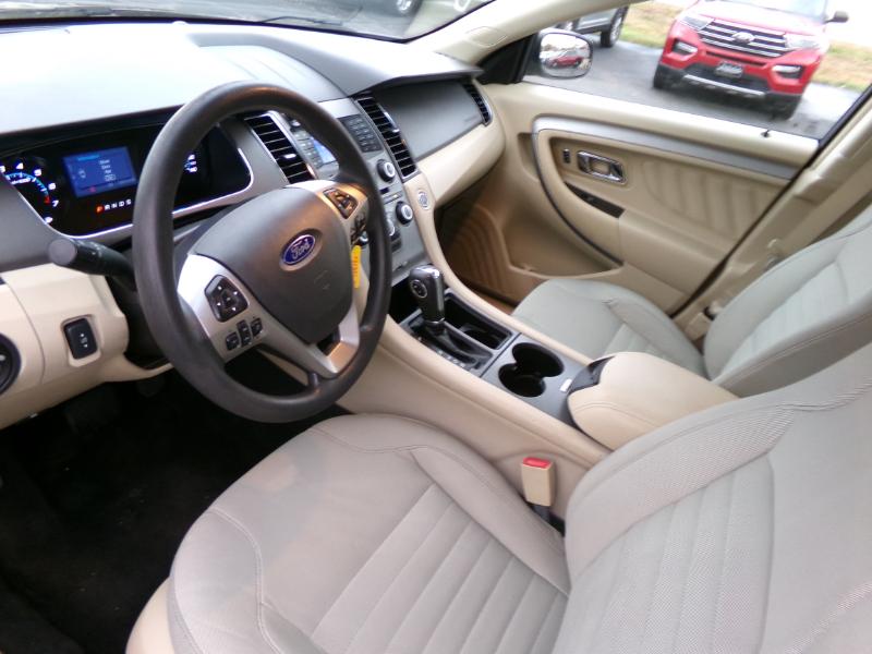 2016 Ford Taurus SE Image 20 of 39