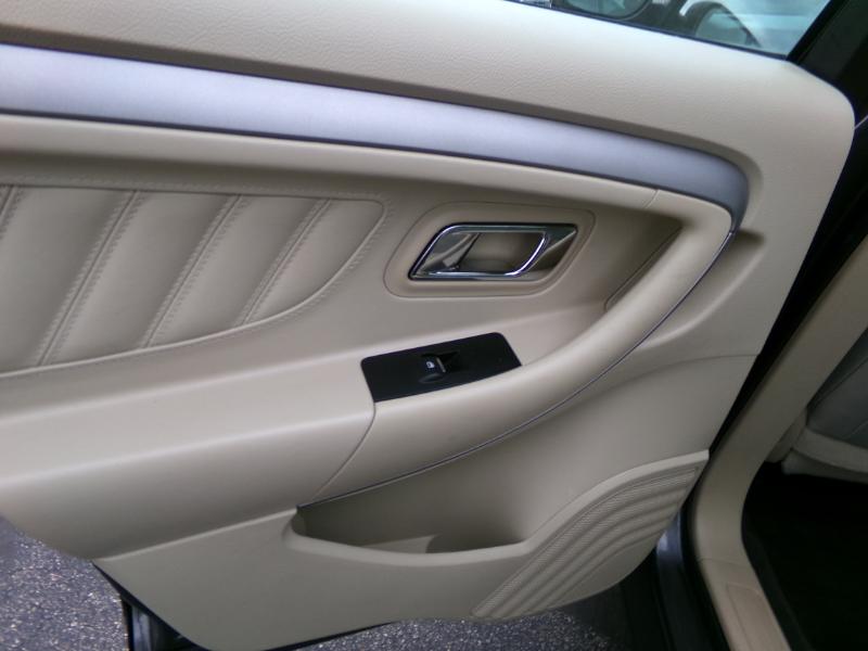 2016 Ford Taurus SE Image 26 of 39