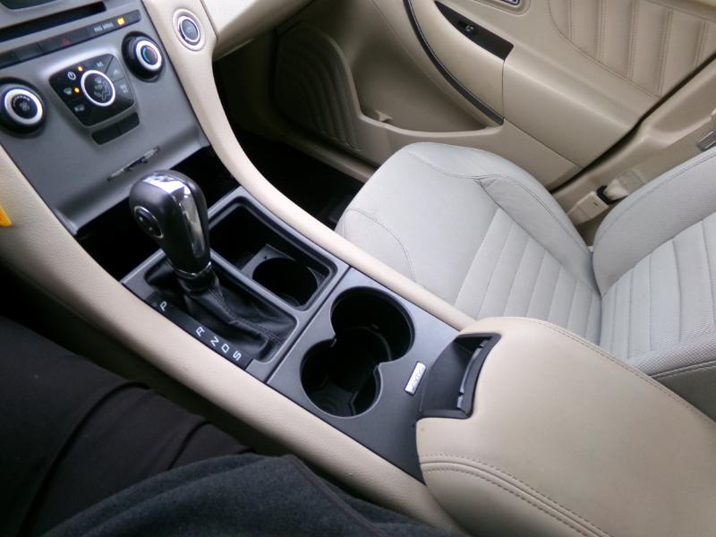 2016 Ford Taurus SE Image 25 of 39