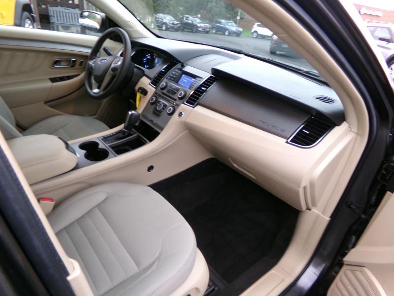 2016 Ford Taurus SE Image 18 of 39