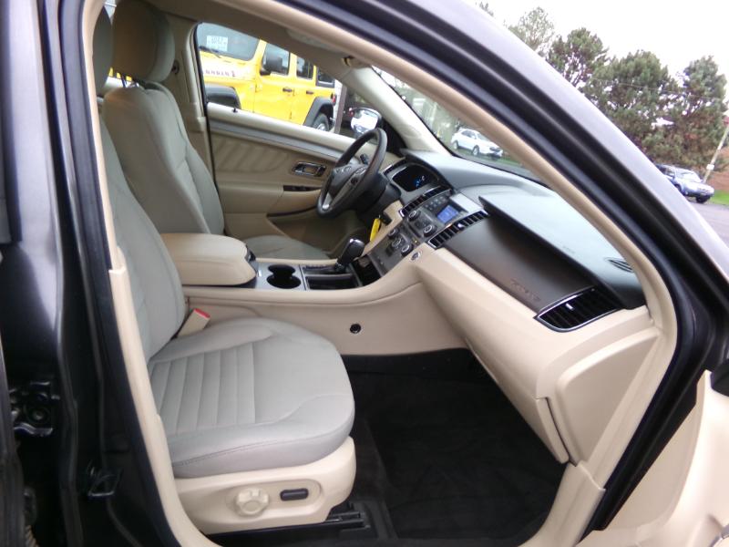 2016 Ford Taurus SE Image 16 of 39