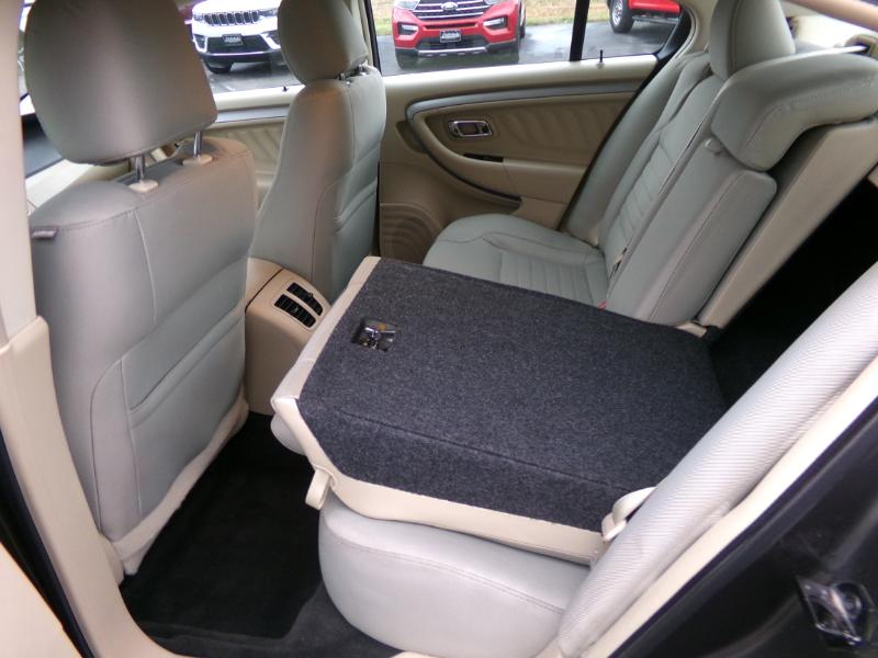 2016 Ford Taurus SE Image 15 of 39