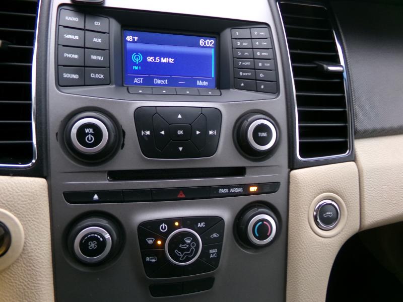 2016 Ford Taurus SE Image 24 of 39